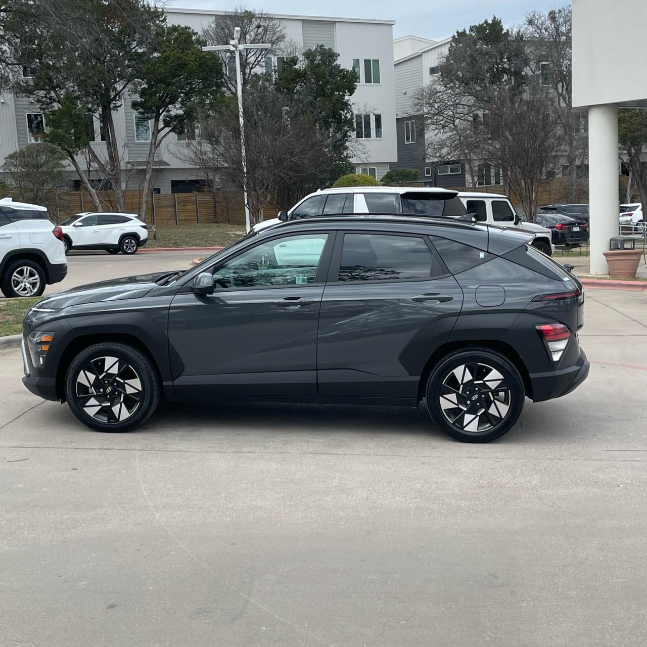 Used 2024 Hyundai Kona SEL image 3