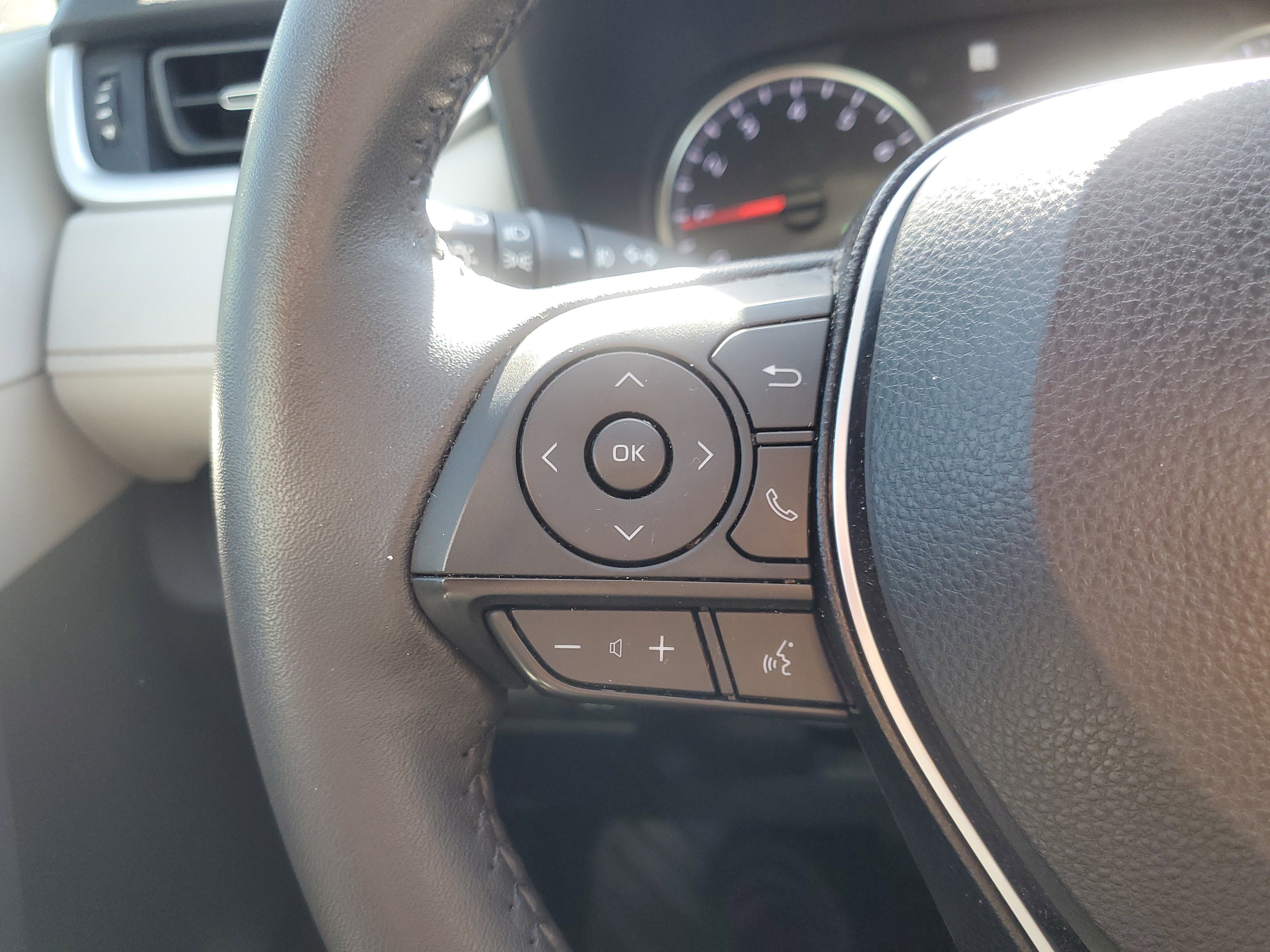 Used 2022 Toyota RAV4 XLE Premium image 23