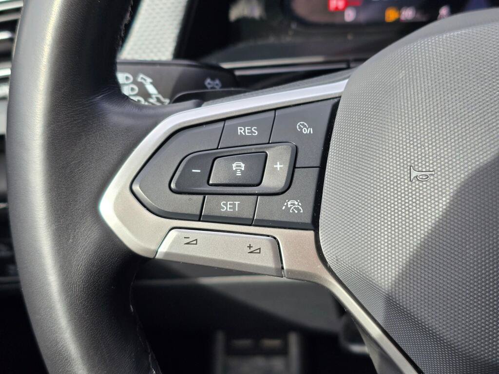 Used 2024 Volkswagen Atlas Cross Sport SEL R-Line AWD/4WD image 29