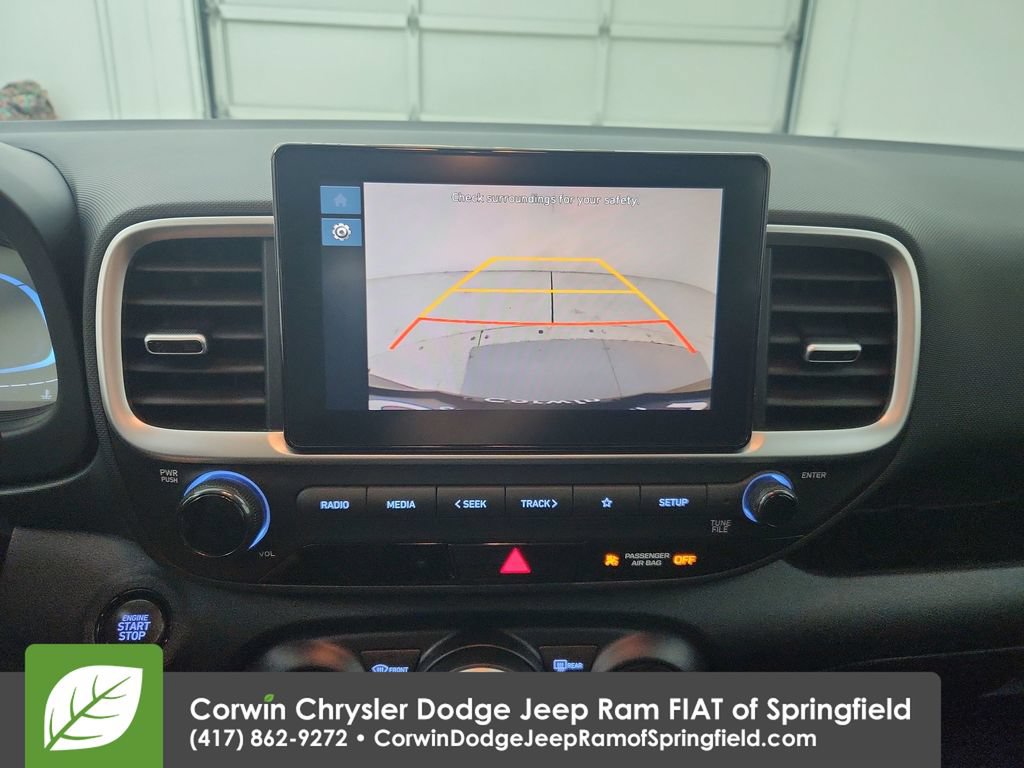 Used 2025 Hyundai Venue SEL FWD image 25