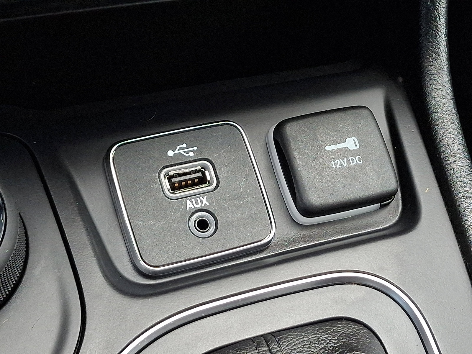 Certified 2019 Jeep Cherokee Latitude Plus AWD/4WD image 24