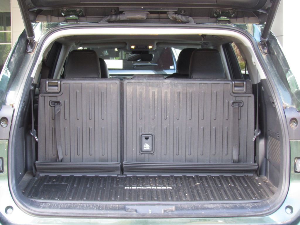 Used 2023 Toyota Highlander Limited image 22