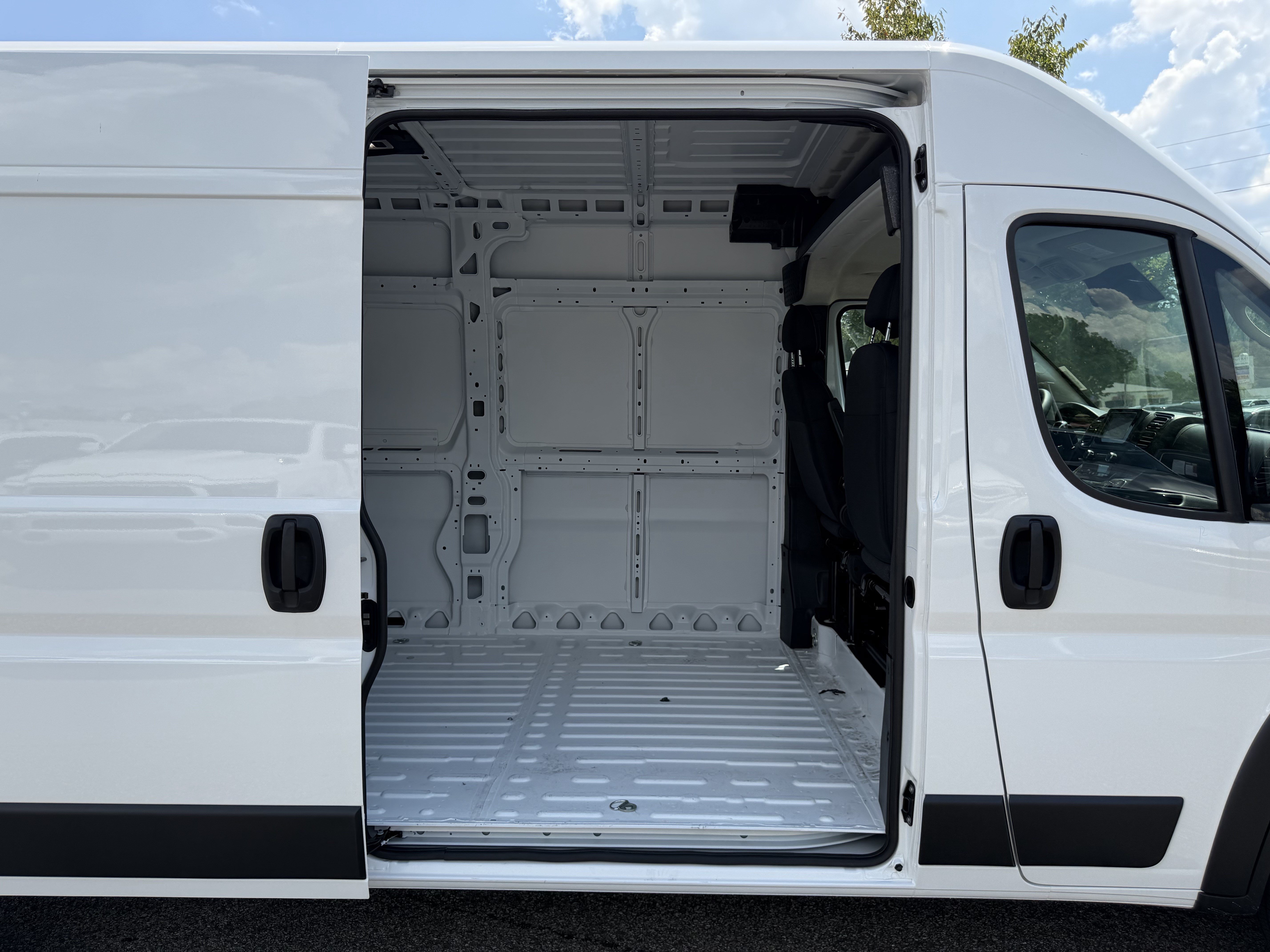 New 2026 RAM ProMaster 2500 w/ Convenience Group FWD image 32