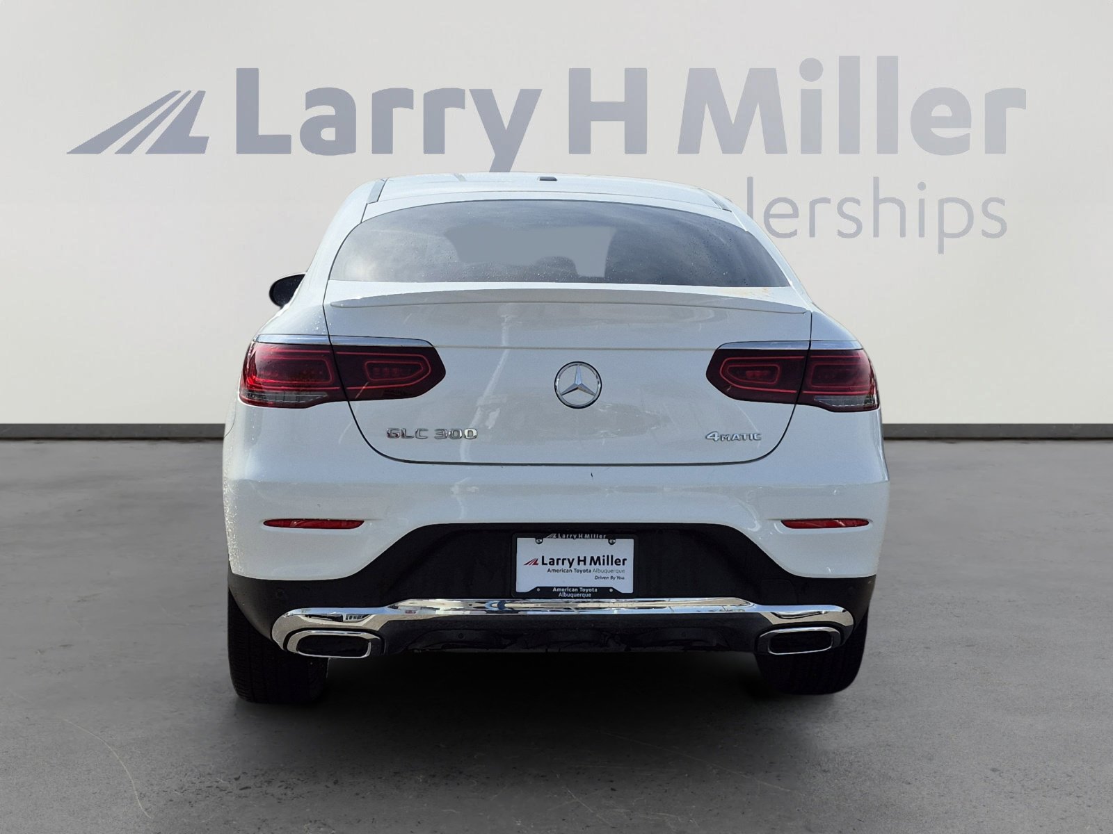 Used 2023 Mercedes-Benz GLC 300 4MATIC Coupe image 4