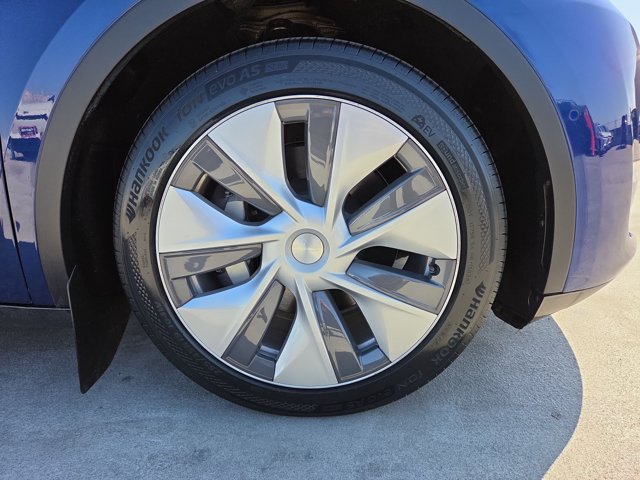 Used 2021 Tesla Model Y Long Range AWD/4WD image 21