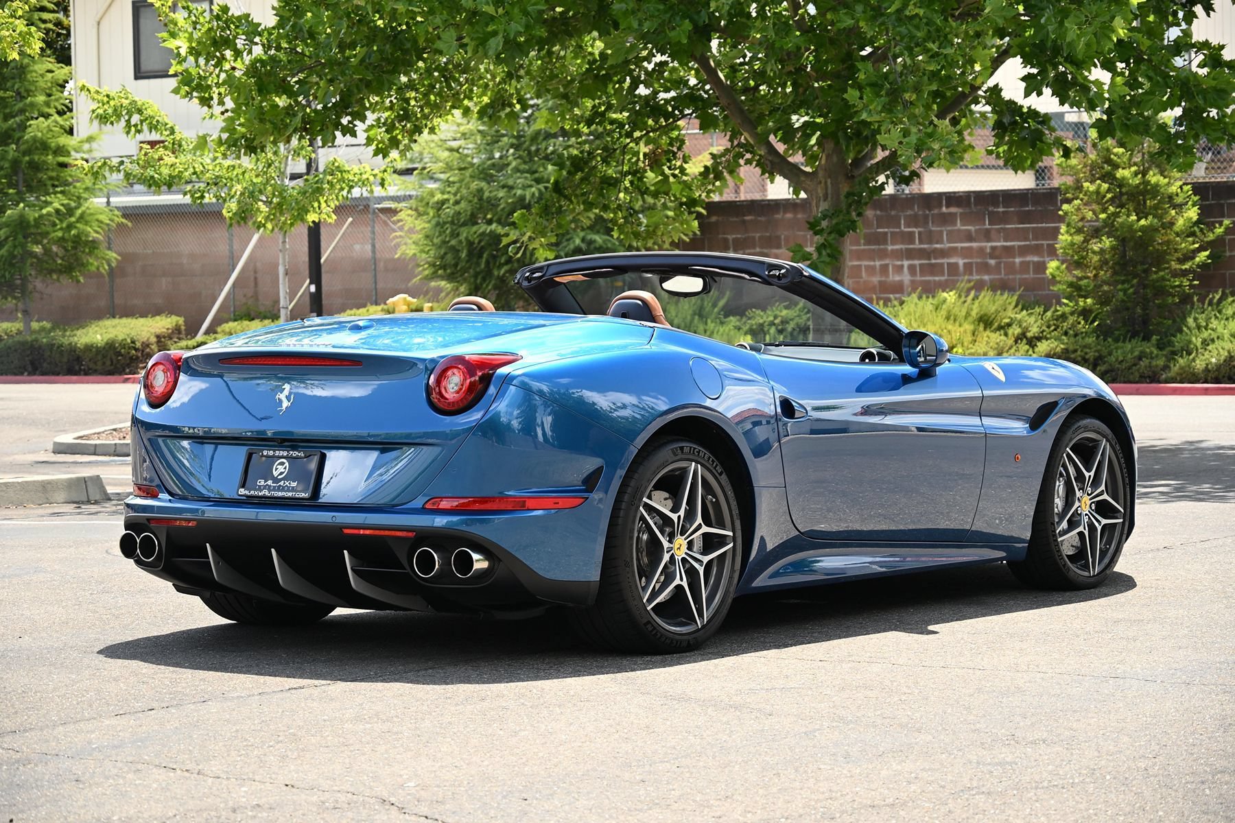 Used 2015 Ferrari California T RWD image 18