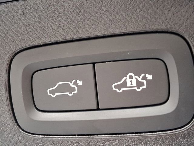 Used 2023 Volvo XC90 B5 Plus w/ Protection Package Premier image 32