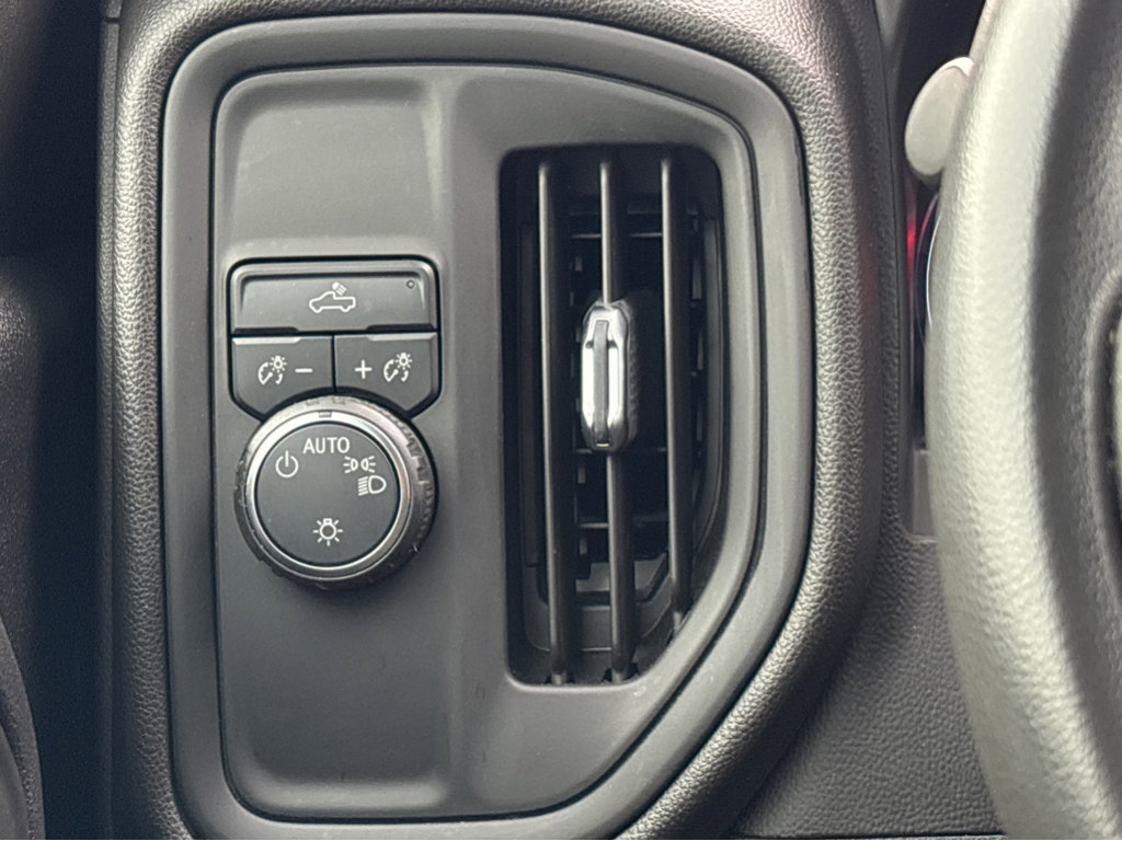 Used 2021 Chevrolet Silverado 1500 Custom image 12