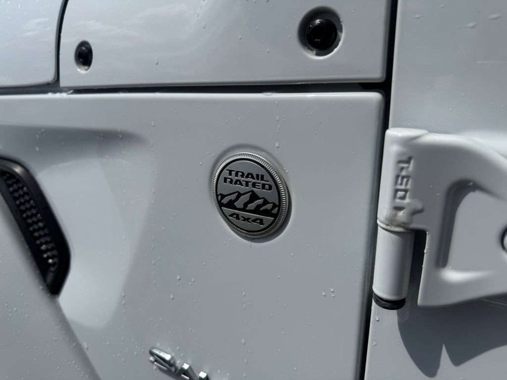 Used 2021 Jeep Wrangler Unlimited Sahara w/ Dual Top Group image 9