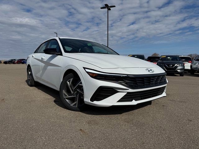 Used 2025 Hyundai Elantra Sport image 1
