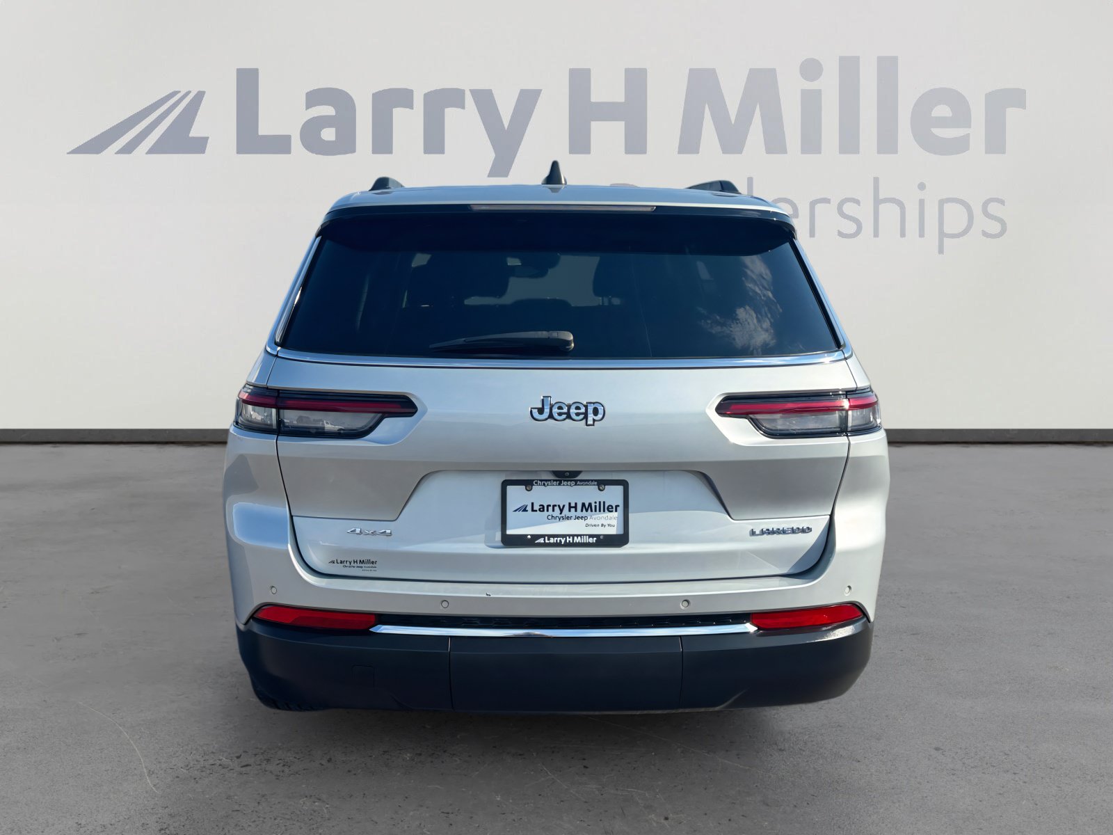 Used 2023 Jeep Grand Cherokee L Laredo AWD/4WD image 4