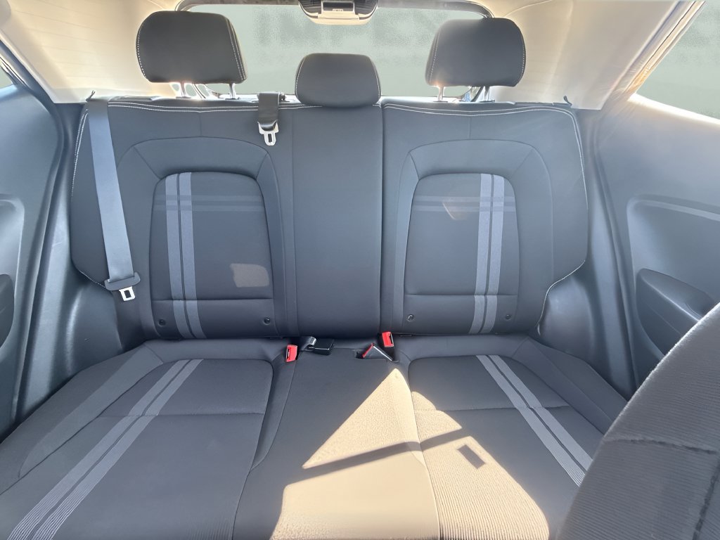 Used 2024 Hyundai Venue SEL FWD image 11