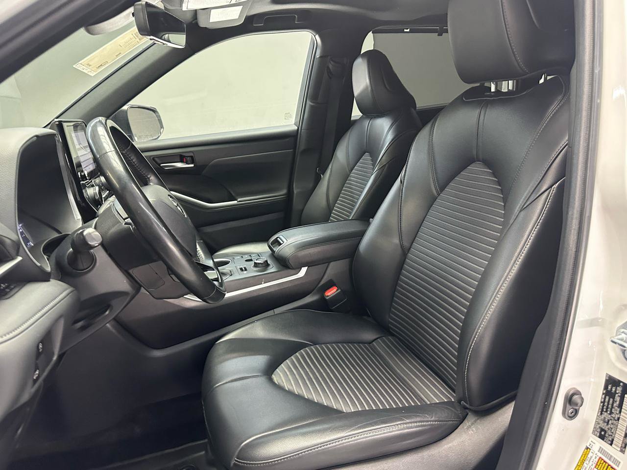 Used 2023 Toyota Highlander XSE AWD/4WD image 21