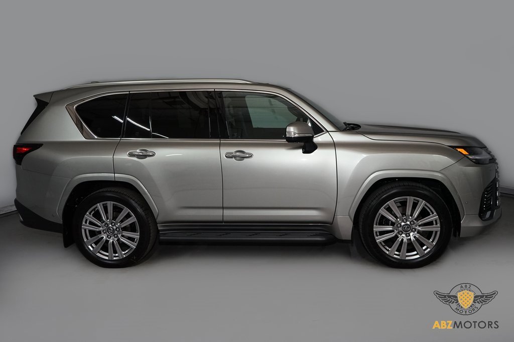 Used 2025 Lexus LX 700h Ultra Luxury image 4