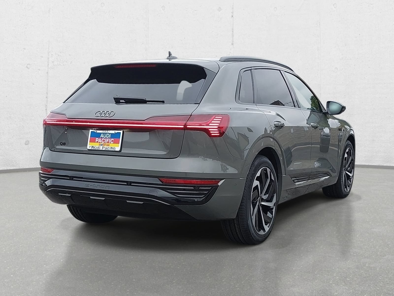 Used 2024 Audi Q8 e-tron Premium Plus w/ Prestige Package AWD/4WD image 5