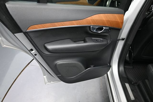 Used 2022 Volvo XC90 T6 Momentum w/ Climate Package AWD/4WD image 18