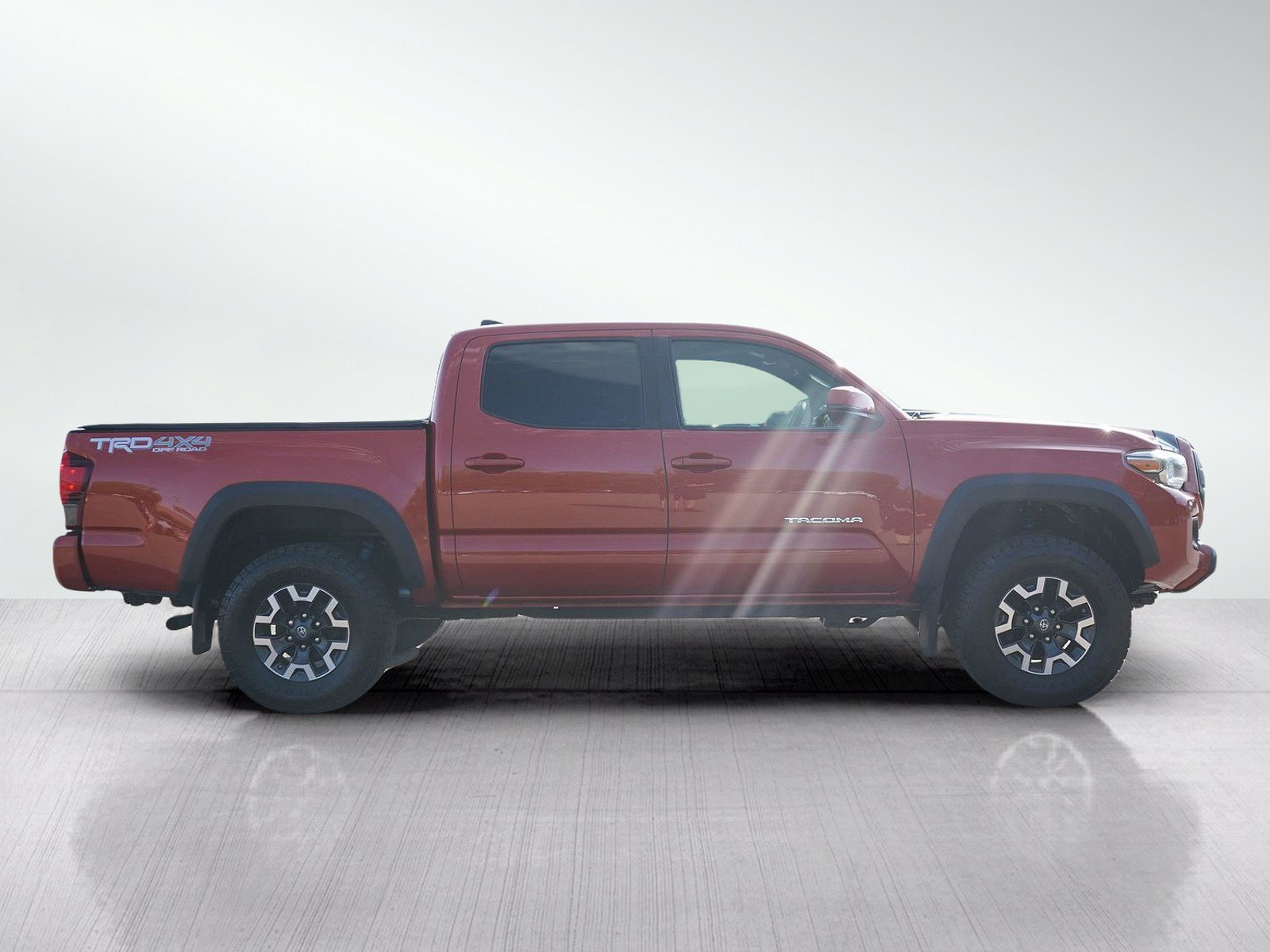 Used 2018 Toyota Tacoma TRD Off-Road w/ Technology Package AWD/4WD image 6