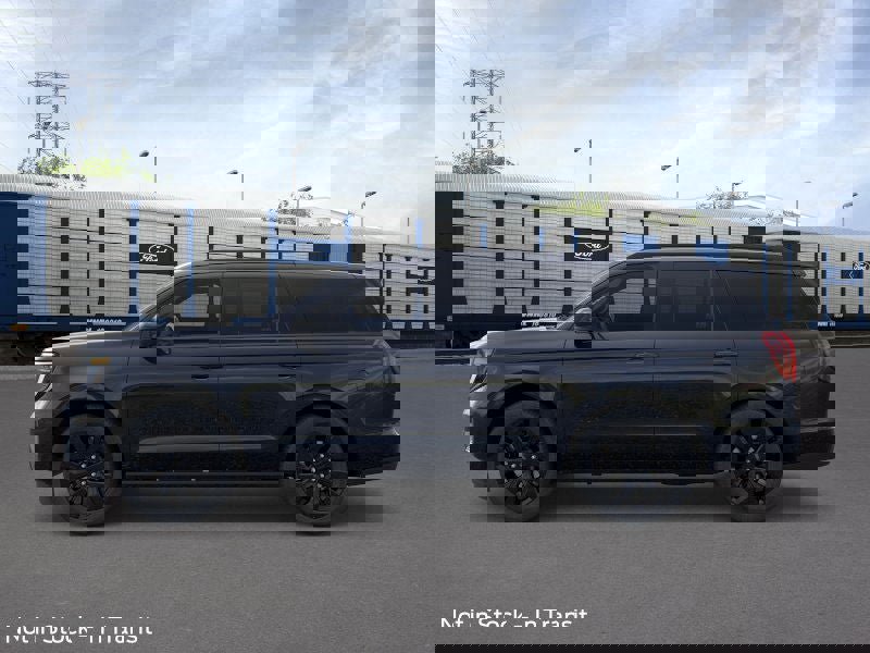 New 2025 Ford Expedition Platinum image 3