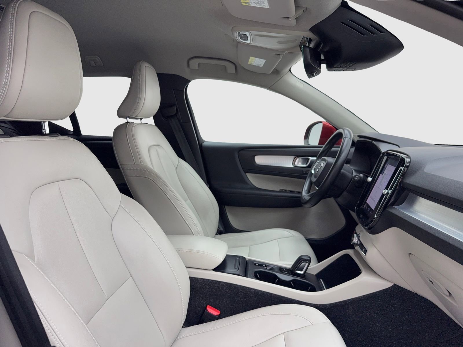 Used 2019 Volvo XC40 T4 Momentum image 43