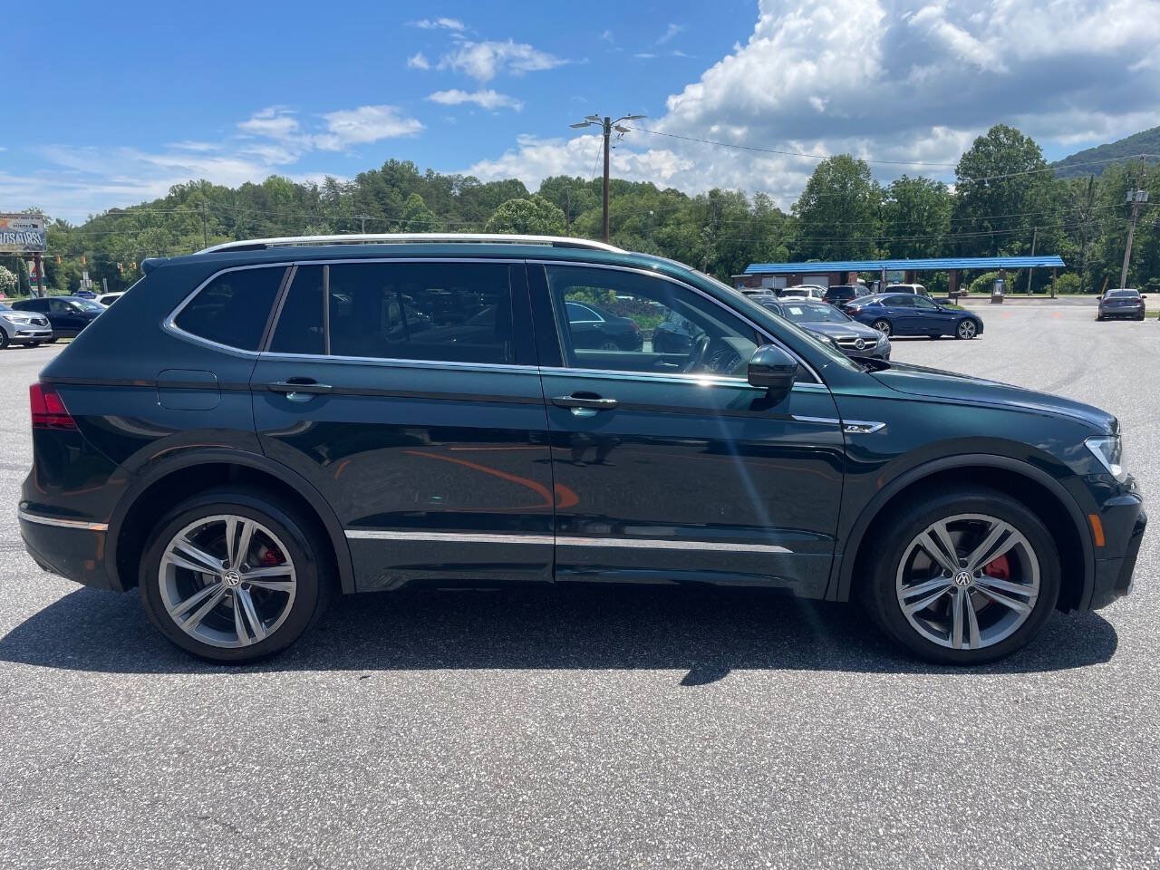 Used 2018 Volkswagen Tiguan SEL w/ R-Line Package FWD image 7