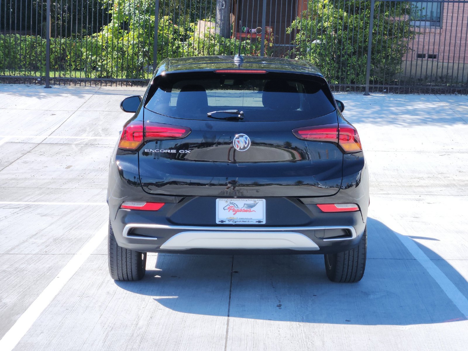 Used 2021 Buick Encore GX Preferred w/ Cold Weather Comfort Package FWD image 9
