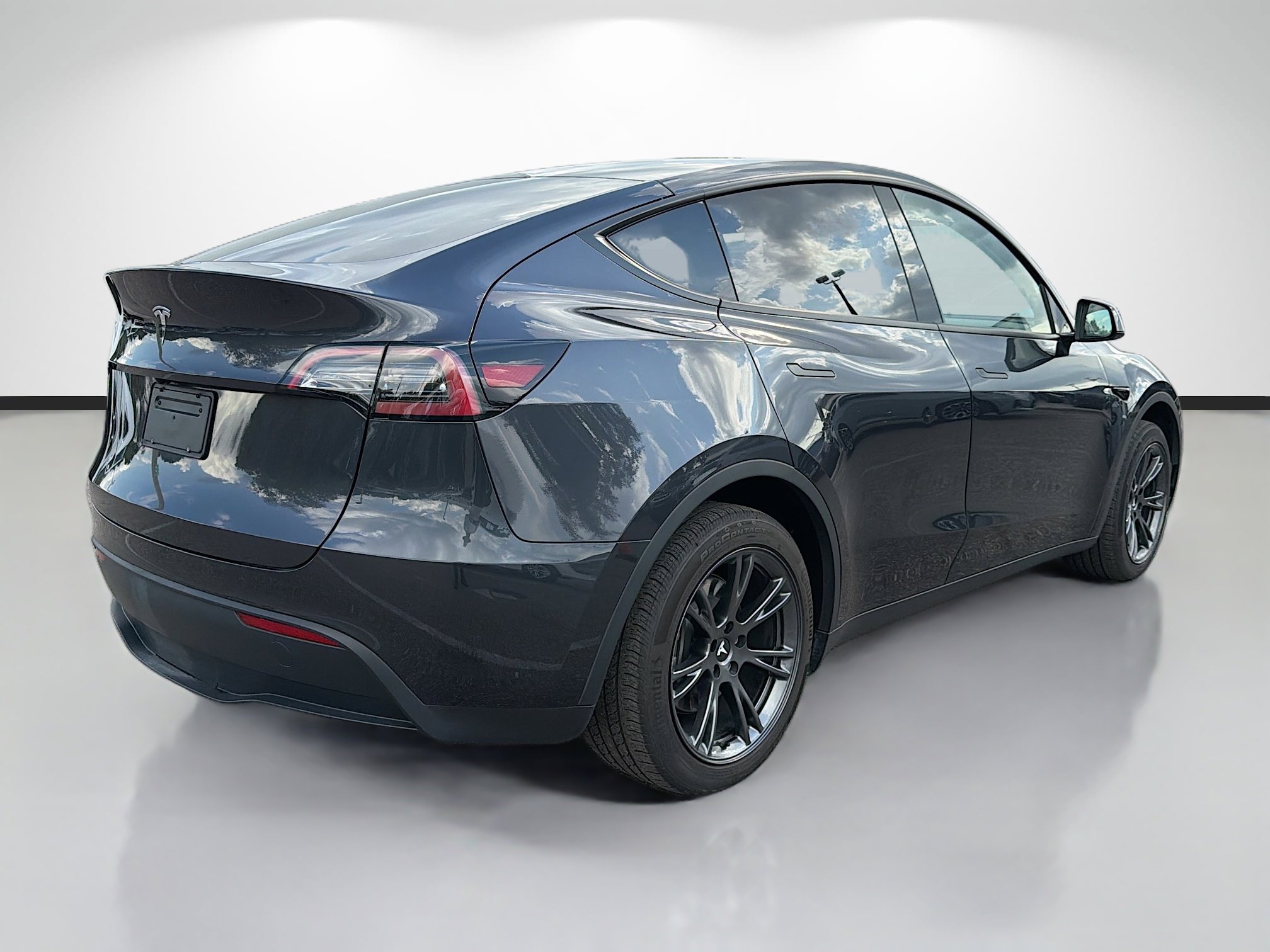 Used 2024 Tesla Model Y Long Range image 3