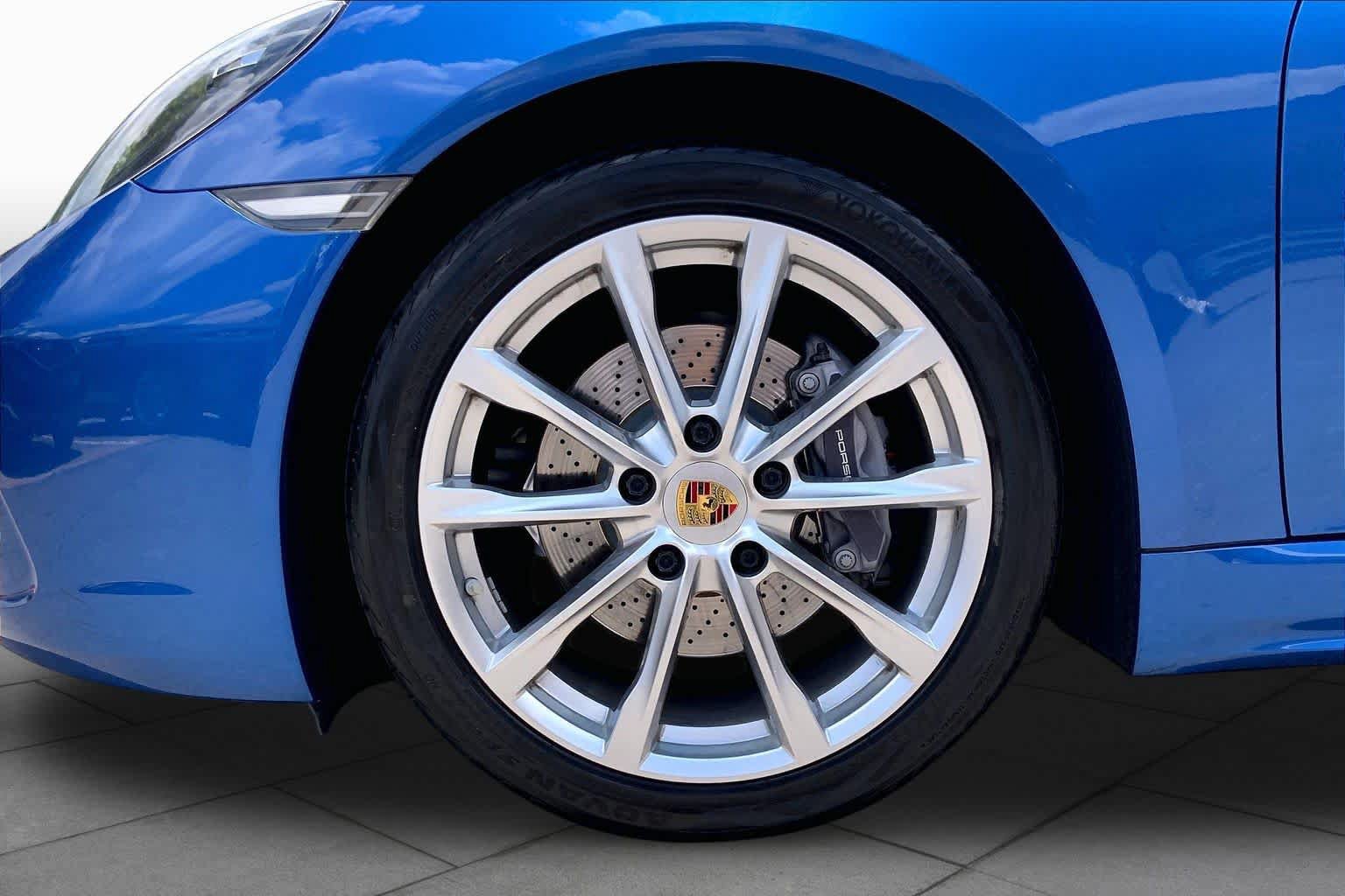Used 2018 Porsche 718 Cayman RWD image 9