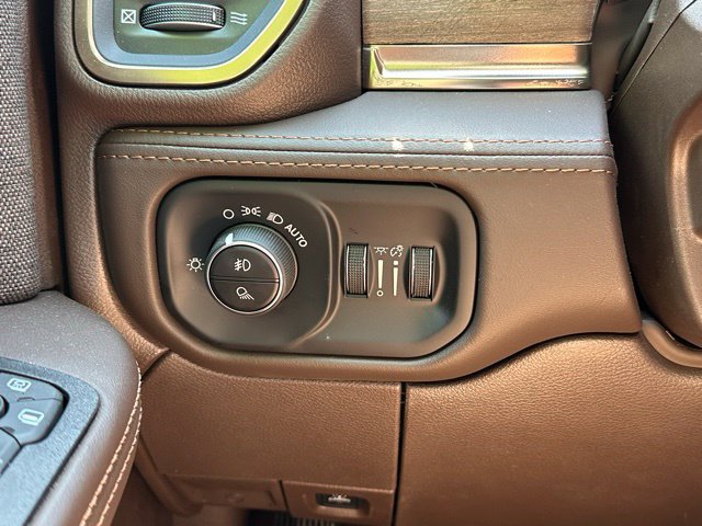 New 2026 RAM 2500 Limited AWD/4WD image 15