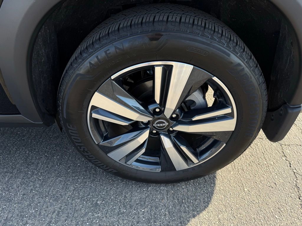 Used 2023 Nissan Rogue SL w/ SL Premium Package image 9