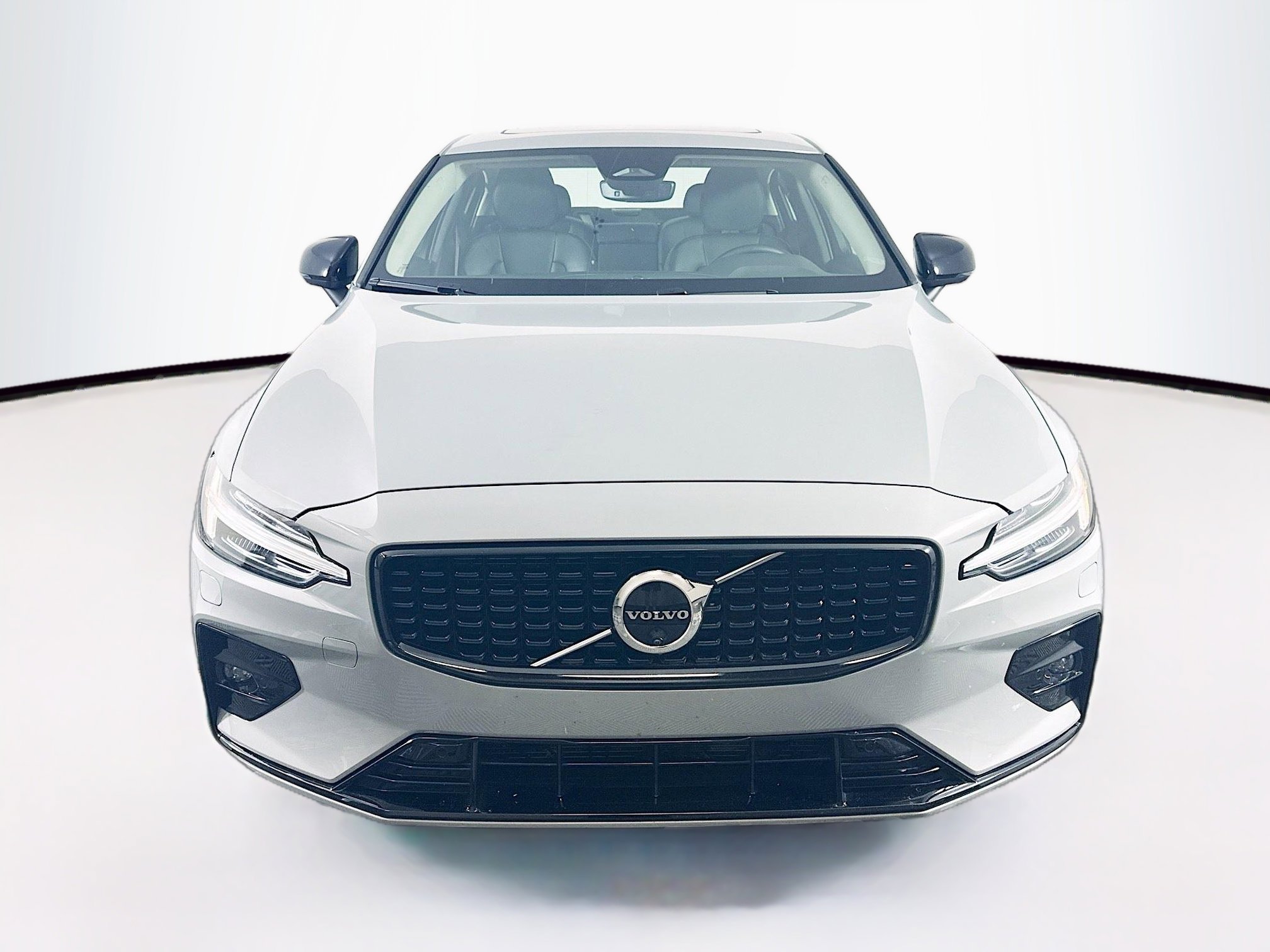 Used 2025 Volvo S60 B5 Plus image 2