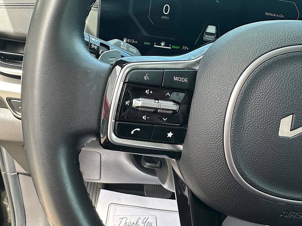 Used 2025 Kia Carnival SX w/ SX Dark Edition Package FWD image 23