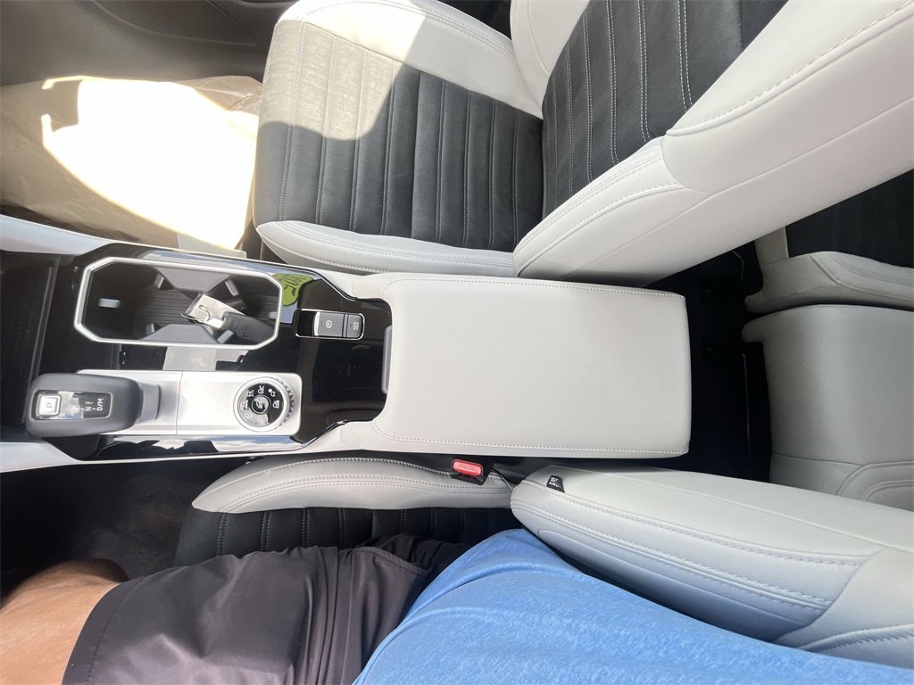 New 2025 Mitsubishi Outlander SE image 21