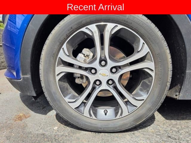 Used 2020 Chevrolet Bolt Premier w/ Infotainment Package FWD image 7