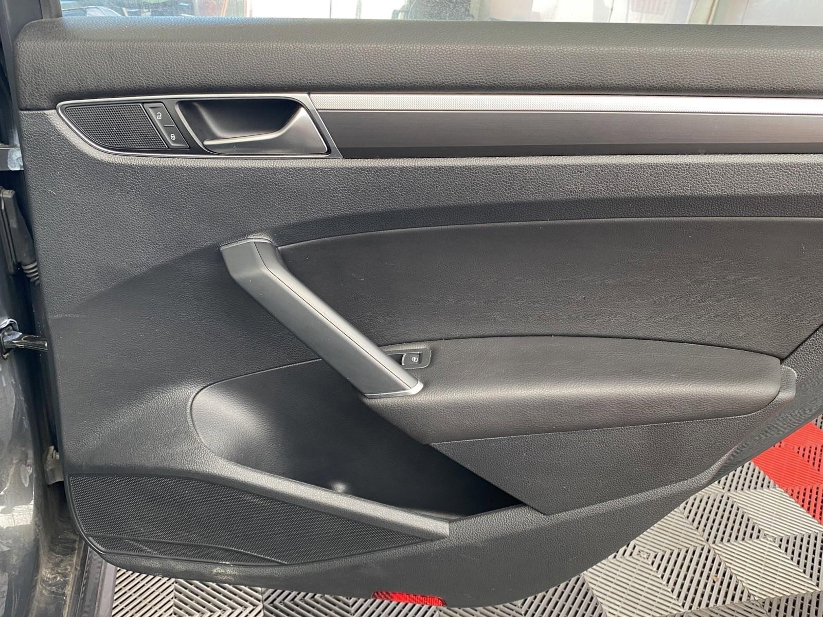 Used 2017 Volkswagen Passat 1.8T R-Line image 10