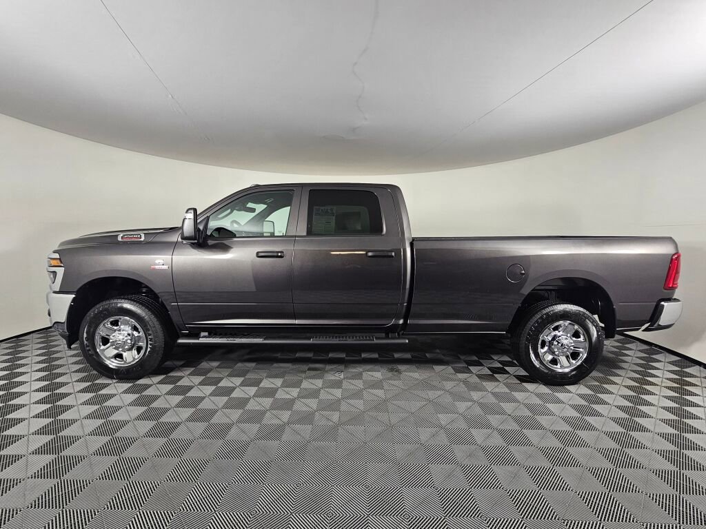 New 2026 RAM 3500 Tradesman AWD/4WD image 7