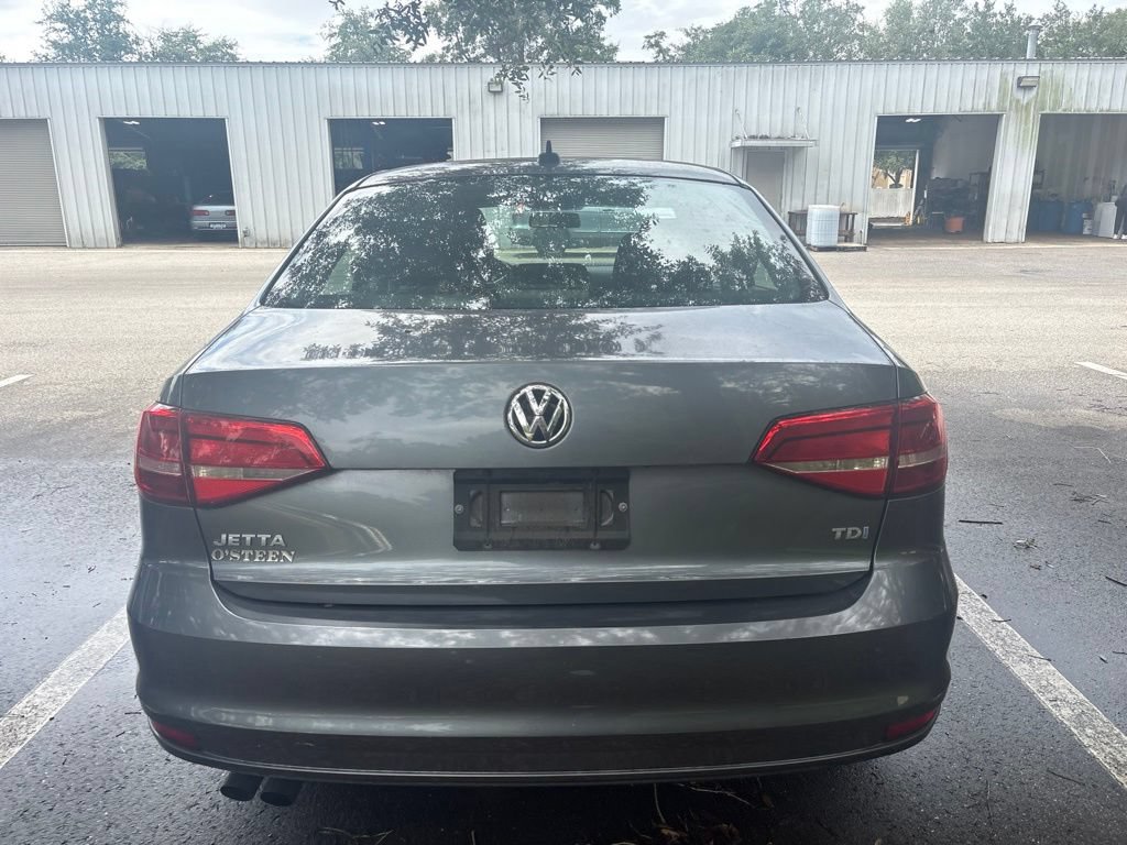 Used 2015 Volkswagen Jetta TDI S FWD image 4