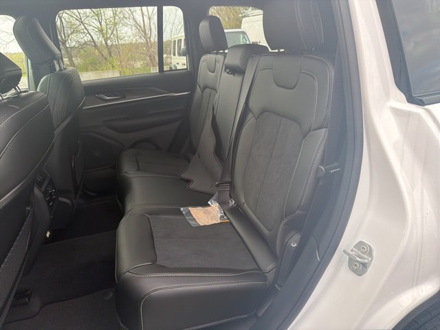 New 2026 Jeep Grand Cherokee Altitude AWD/4WD image 19
