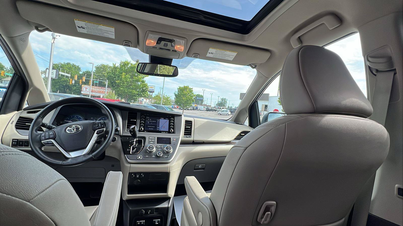 Used 2020 Toyota Sienna XLE w/ XLE Navigation Package FWD image 20