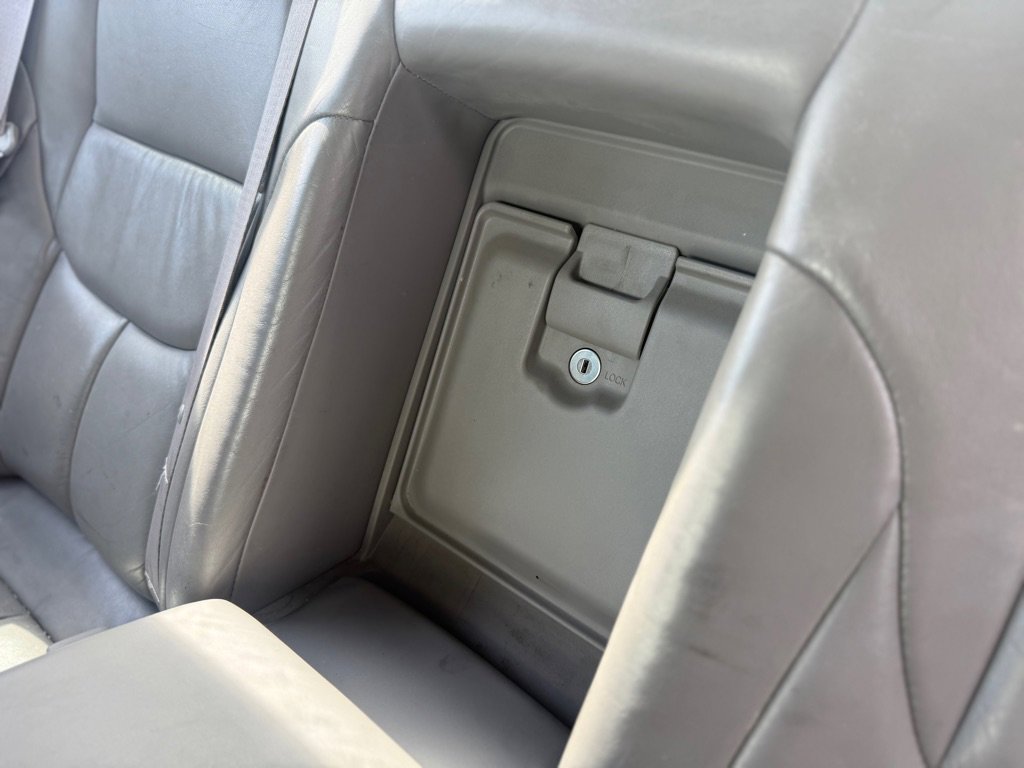 Used 2001 Toyota Avalon XLS image 14