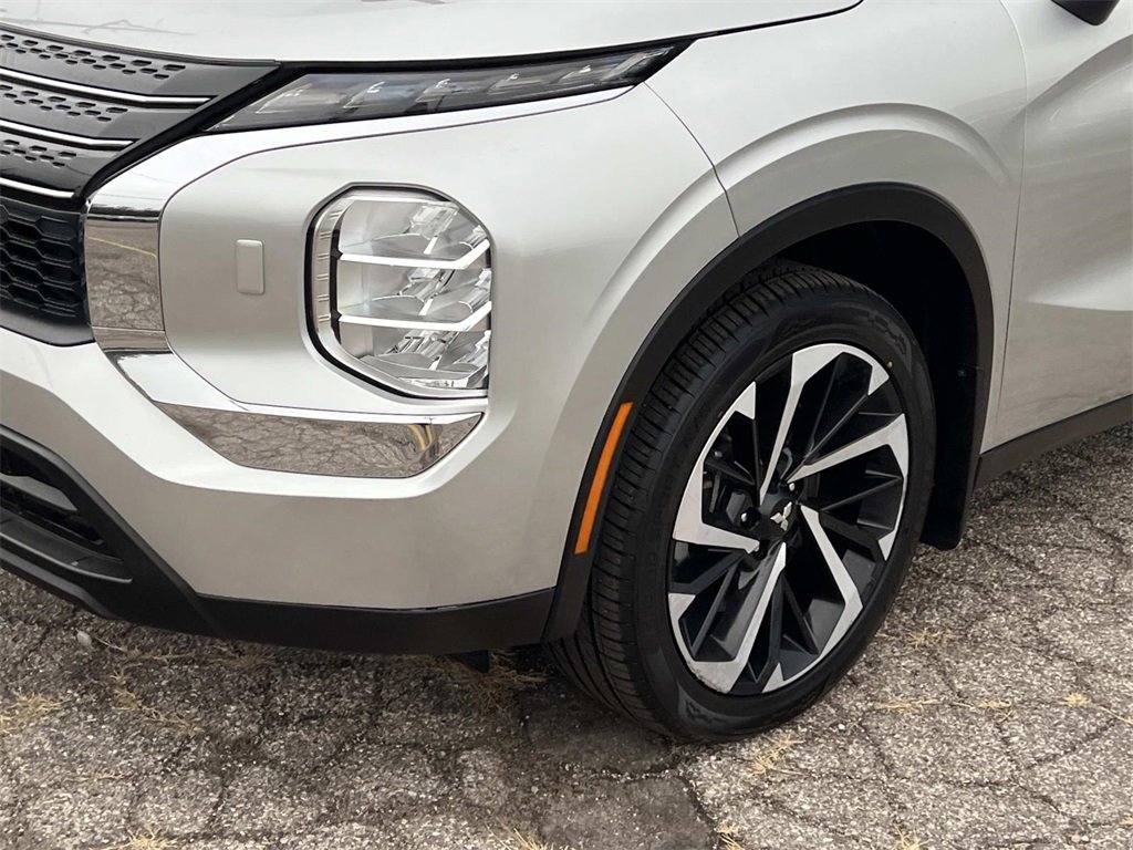 Used 2022 Mitsubishi Outlander ES image 8