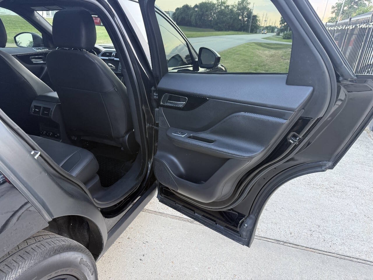 Used 2018 Jaguar F-PACE Premium AWD/4WD image 25