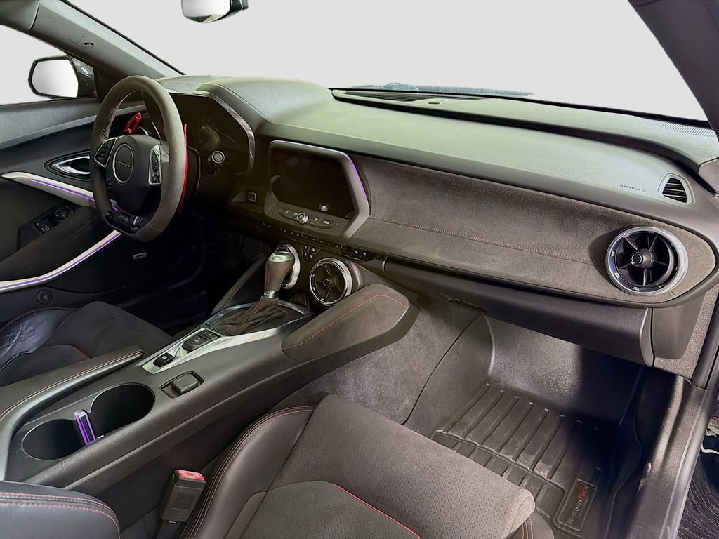 Used 2018 Chevrolet Camaro ZL1 RWD image 32