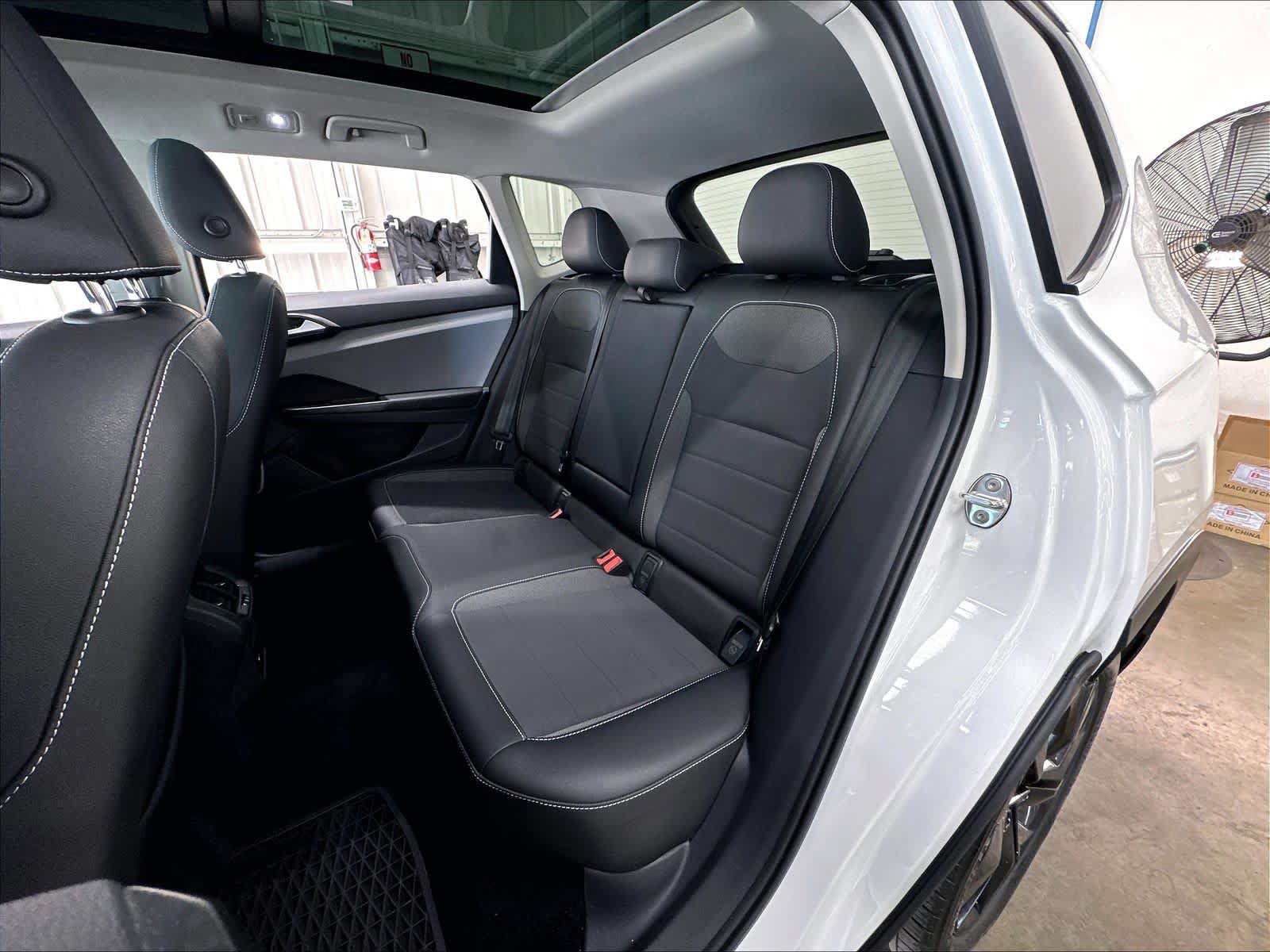 Used 2023 Volkswagen Taos SE w/ Panoramic Sunroof Package FWD image 25