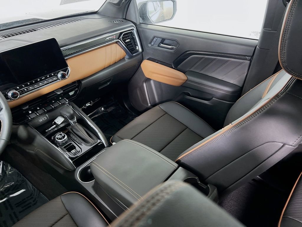 Certified 2025 GMC Canyon AT4 w/ Nightfall Edition image 21