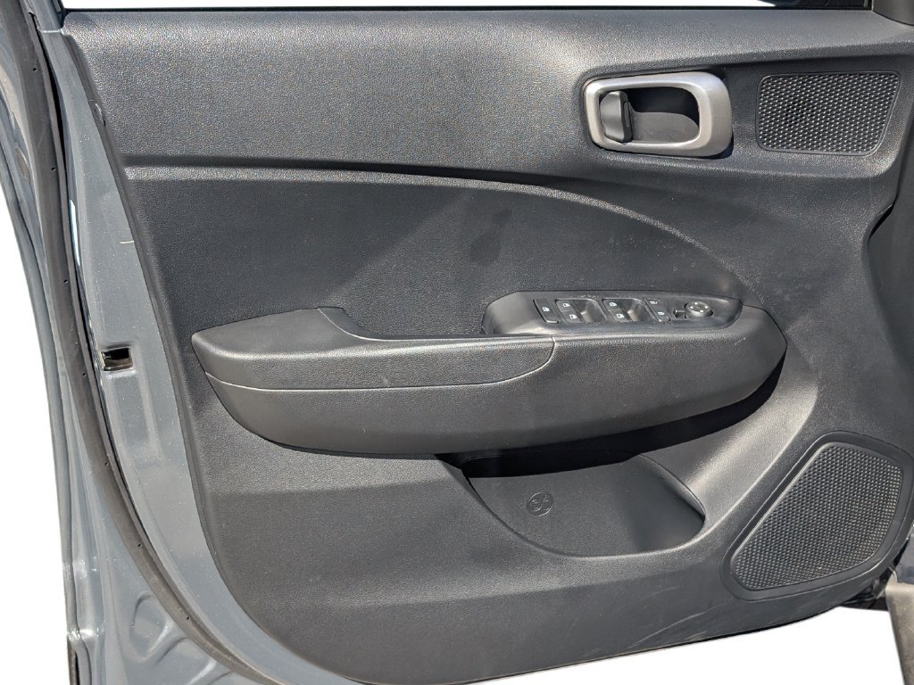 Used 2025 Hyundai Venue SEL FWD image 14