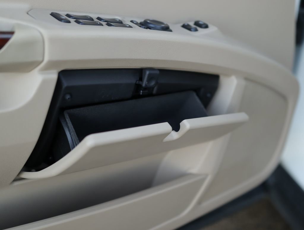 Used 2006 Cadillac SRX w/ Seating Package AWD/4WD image 22