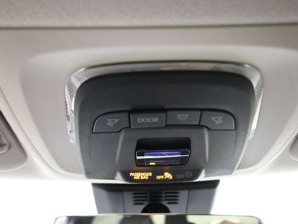 Used 2025 Toyota Corolla LE image 10