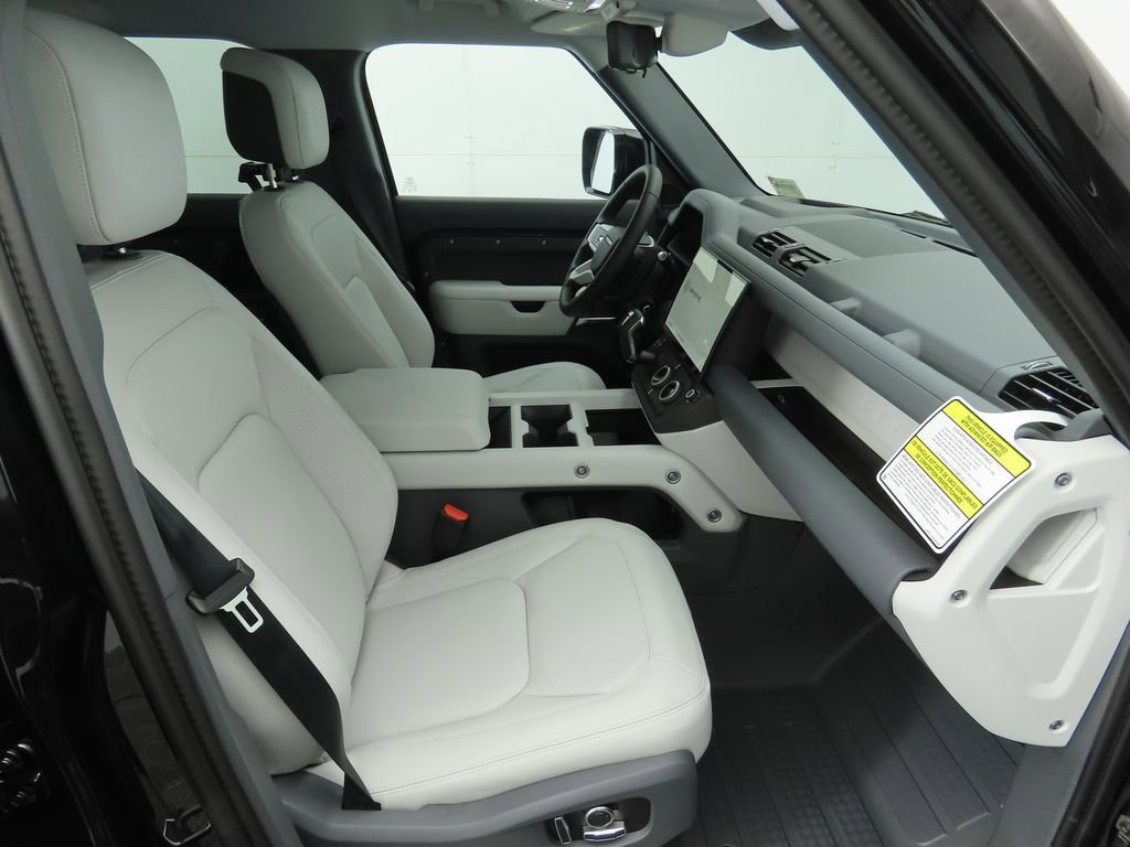 New 2026 Land Rover Defender 130 X-Dynamic SE image 20