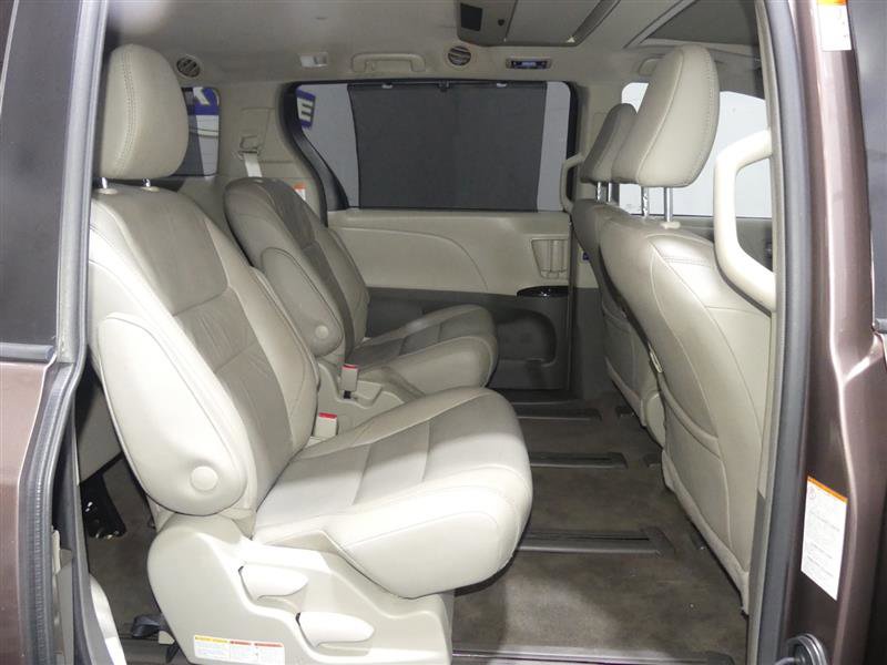 Used 2018 Toyota Sienna XLE Premium AWD/4WD image 27