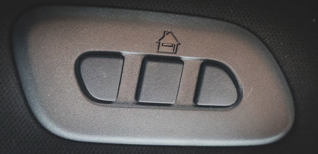 Used 2014 Chevrolet Corvette Stingray Convertible w/ 2LT Preferred Equipment Group image 9